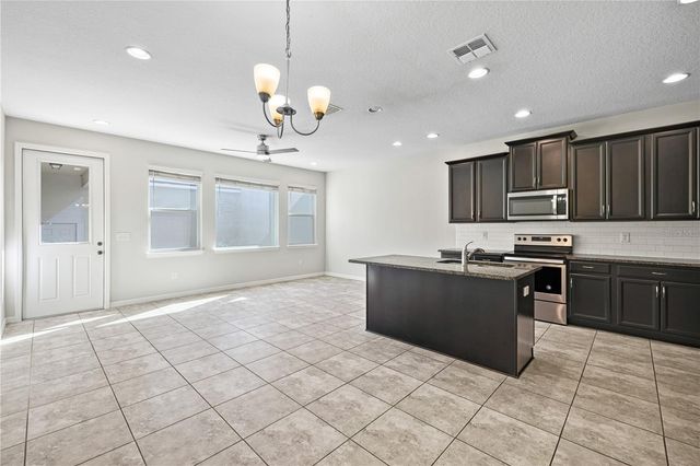 8019 GLENLLOYD AVENUE, Winter Garden, FL 34787