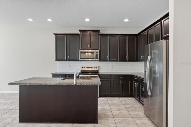 8019 GLENLLOYD AVENUE, Winter Garden, FL 34787