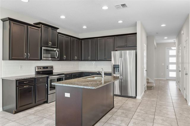 8019 GLENLLOYD AVENUE, Winter Garden, FL 34787