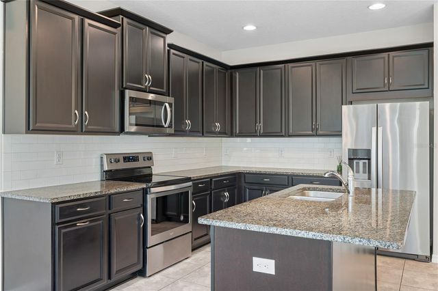 8019 GLENLLOYD AVENUE, Winter Garden, FL 34787