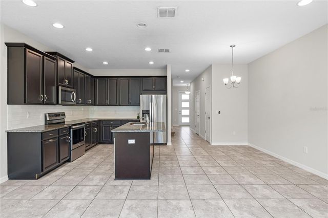 8019 GLENLLOYD AVENUE, Winter Garden, FL 34787