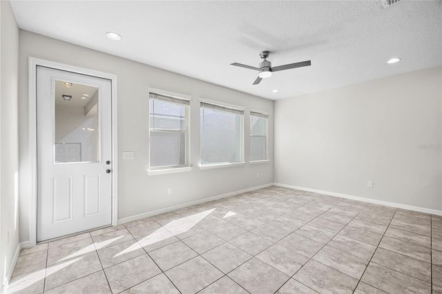 8019 GLENLLOYD AVENUE, Winter Garden, FL 34787