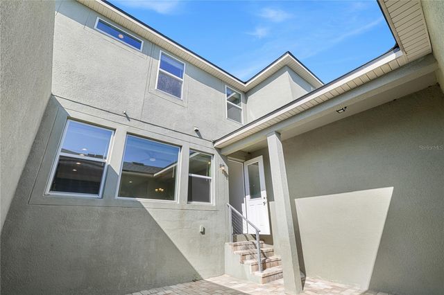 8019 GLENLLOYD AVENUE, Winter Garden, FL 34787