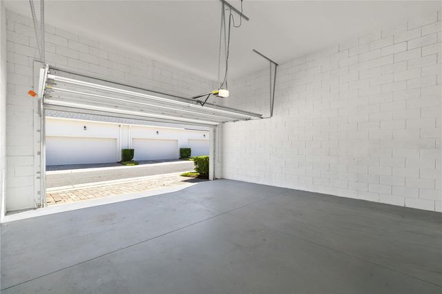 8019 GLENLLOYD AVENUE, Winter Garden, FL 34787