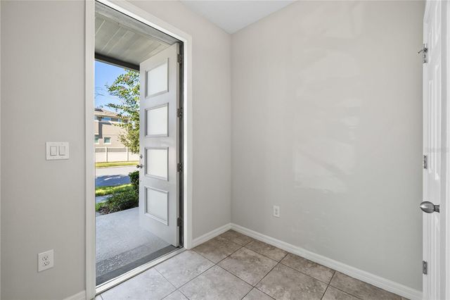 8019 GLENLLOYD AVENUE, Winter Garden, FL 34787