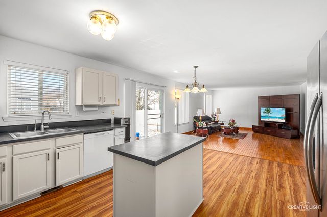 401 FOXBOROUGH Trail, Bolingbrook, IL 60440