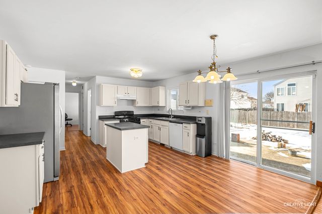 401 FOXBOROUGH Trail, Bolingbrook, IL 60440