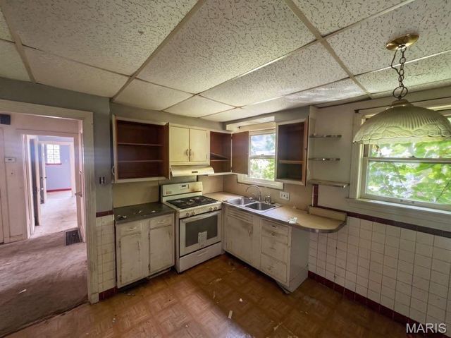 29 Patricia Avenue, Ferguson, MO 63135