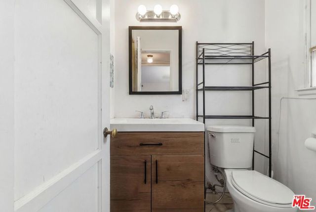 11801 Rose Avenue, Los Angeles, CA 90066