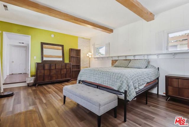 11801 Rose Avenue, Los Angeles, CA 90066