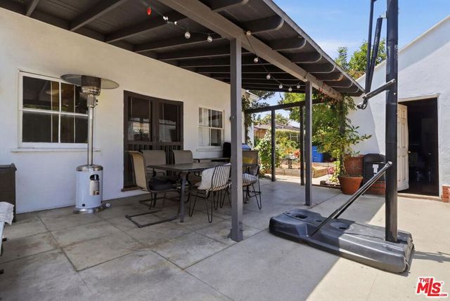 11801 Rose Avenue, Los Angeles, CA 90066