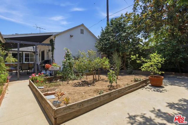 11801 Rose Avenue, Los Angeles, CA 90066