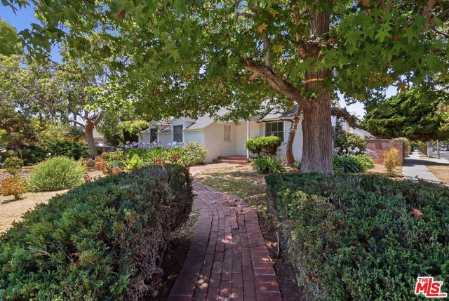 11801 Rose Avenue, Los Angeles, CA 90066