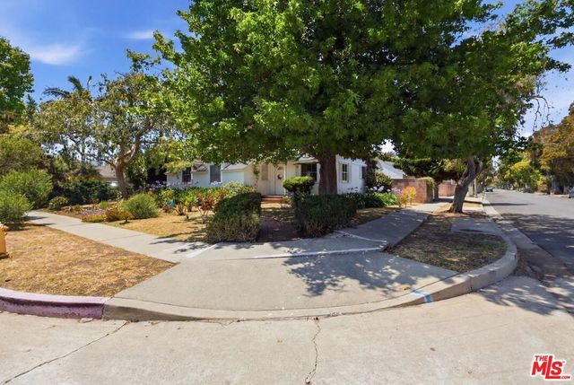 11801 Rose Avenue, Los Angeles, CA 90066