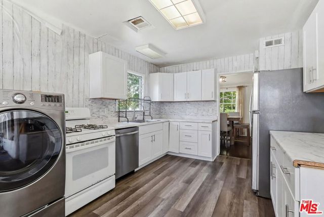 11801 Rose Avenue, Los Angeles, CA 90066