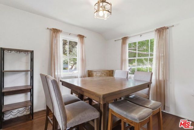 11801 Rose Avenue, Los Angeles, CA 90066