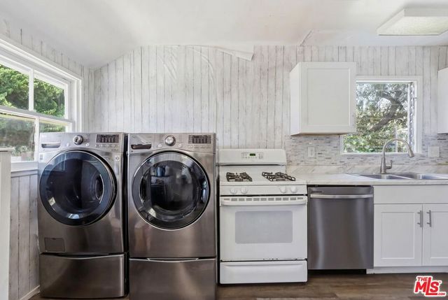 11801 Rose Avenue, Los Angeles, CA 90066