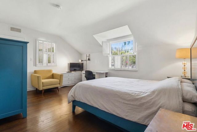 11801 Rose Avenue, Los Angeles, CA 90066