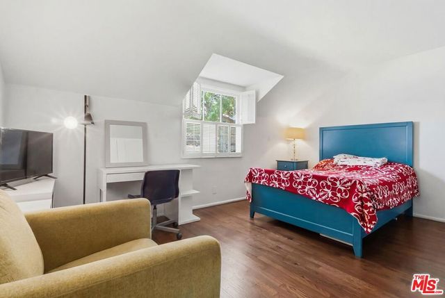 11801 Rose Avenue, Los Angeles, CA 90066