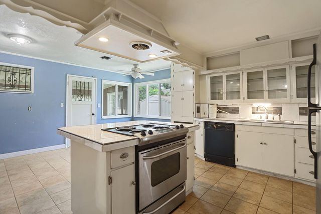 3805 Bonnie Ln, Stockton, CA 95204