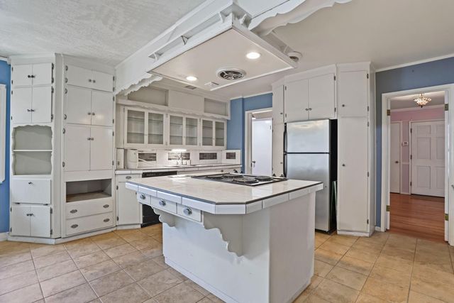 3805 Bonnie Ln, Stockton, CA 95204