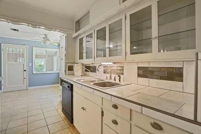 3805 Bonnie Ln, Stockton, CA 95204