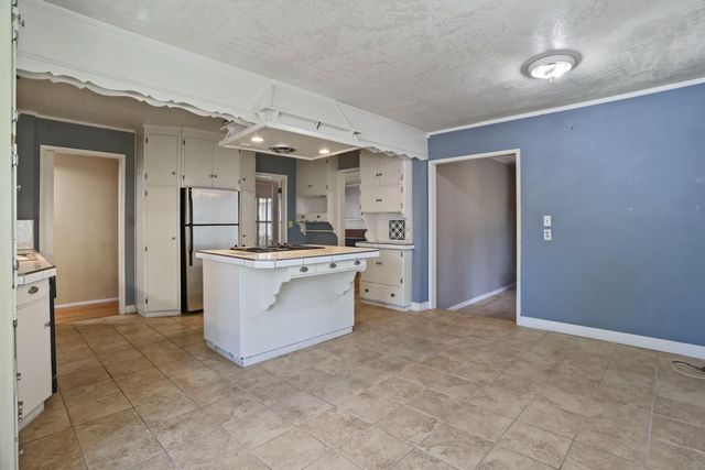 3805 Bonnie Ln, Stockton, CA 95204