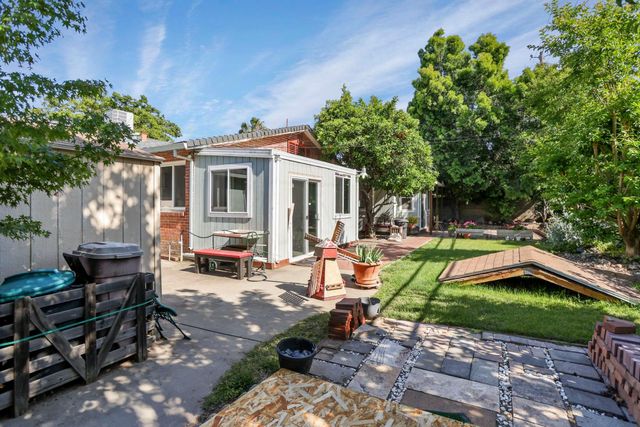 3805 Bonnie Ln, Stockton, CA 95204