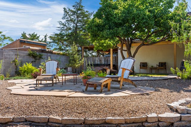 2396 Cielo Vista, Santa Fe, NM 87507