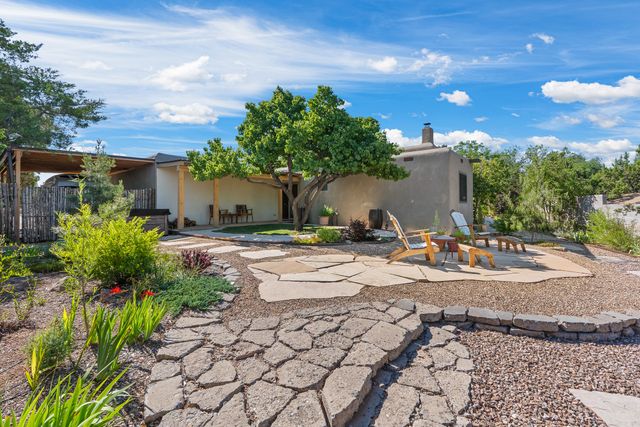 2396 Cielo Vista, Santa Fe, NM 87507