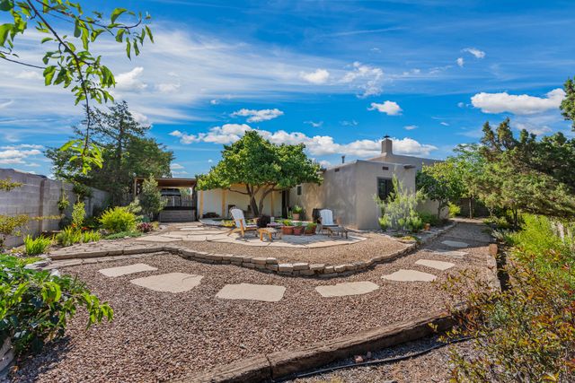 2396 Cielo Vista, Santa Fe, NM 87507
