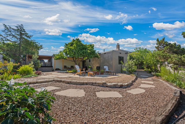 2396 Cielo Vista, Santa Fe, NM 87507