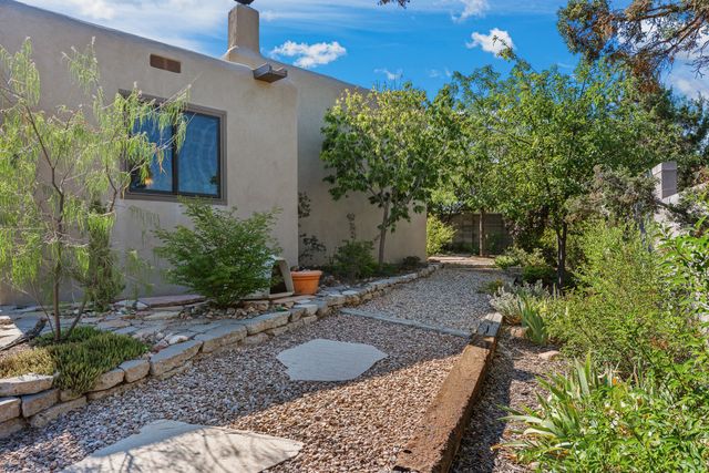 2396 Cielo Vista, Santa Fe, NM 87507