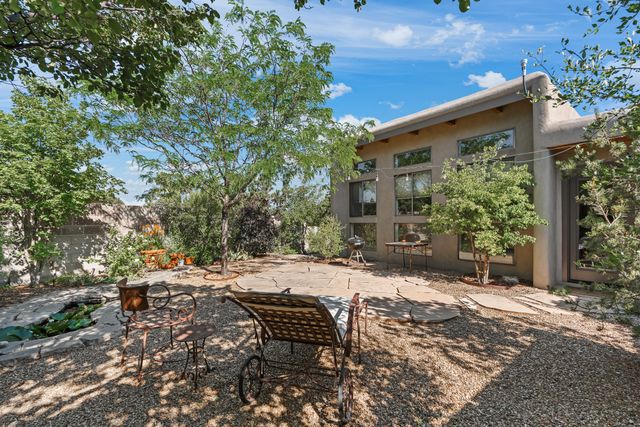 2396 Cielo Vista, Santa Fe, NM 87507