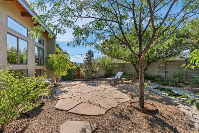 2396 Cielo Vista, Santa Fe, NM 87507
