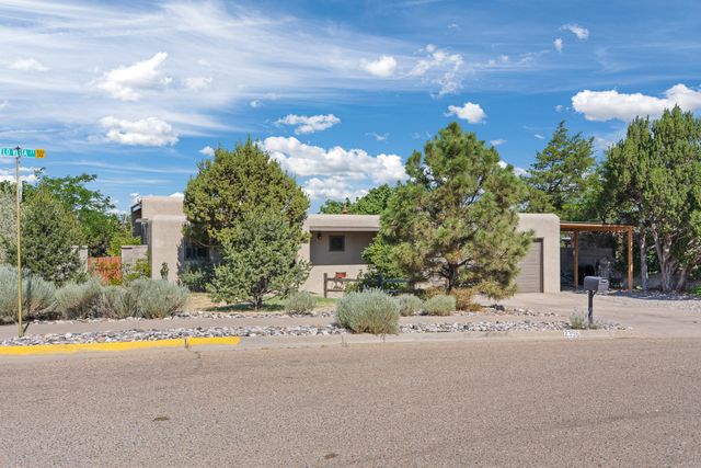 2396 Cielo Vista, Santa Fe, NM 87507