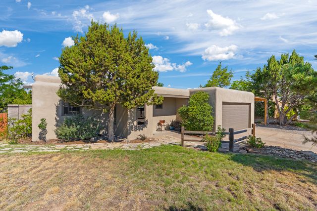 2396 Cielo Vista, Santa Fe, NM 87507