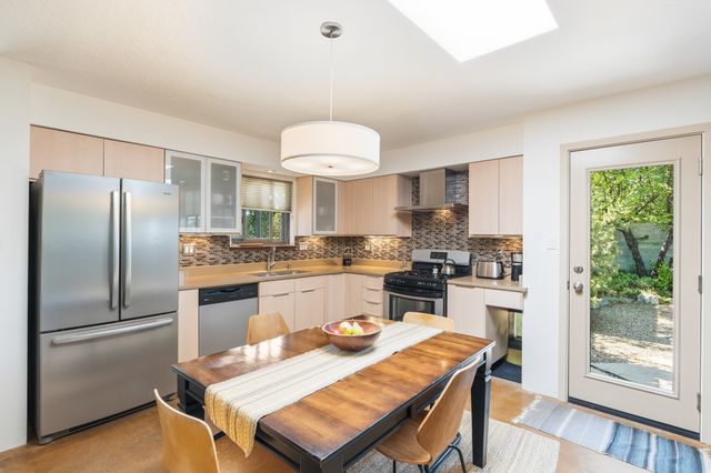2396 Cielo Vista, Santa Fe, NM 87507
