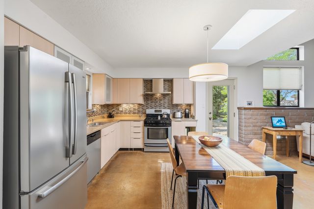 2396 Cielo Vista, Santa Fe, NM 87507