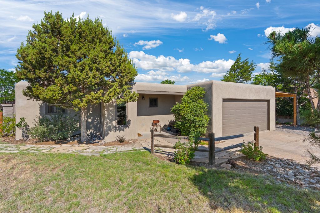 2396 Cielo Vista, Santa Fe, NM 87507