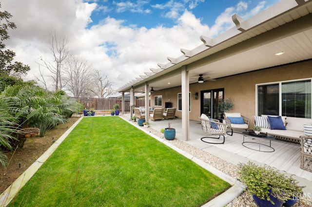 13515 Arden Forest Drive, Bakersfield, CA 93314