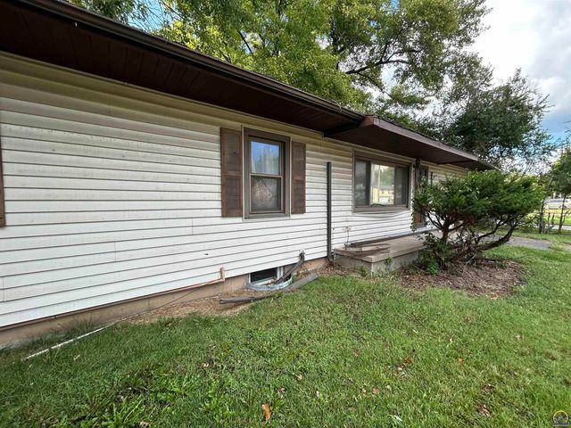 2427 SE Adams St, Topeka, KS 66605