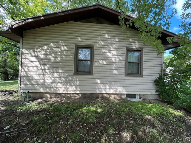 2427 SE Adams St, Topeka, KS 66605