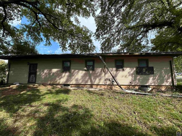 2427 SE Adams St, Topeka, KS 66605