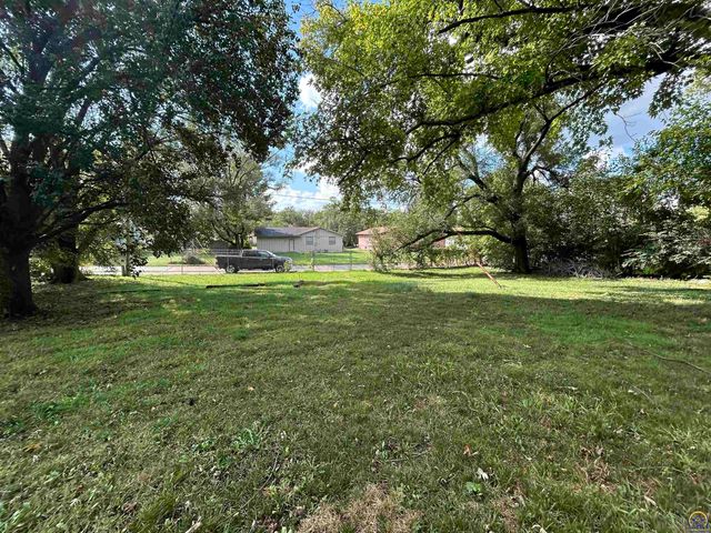 2427 SE Adams St, Topeka, KS 66605