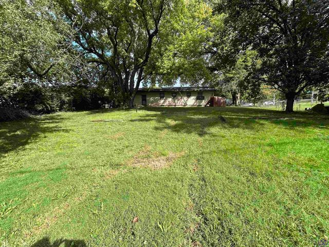 2427 SE Adams St, Topeka, KS 66605