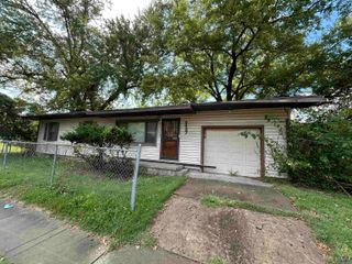 2427 SE Adams St, Topeka, KS 66605