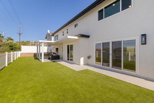 5764 Eldergardens St, San Diego, CA 92120