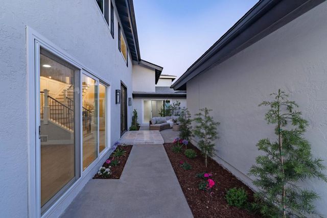 5764 Eldergardens St, San Diego, CA 92120