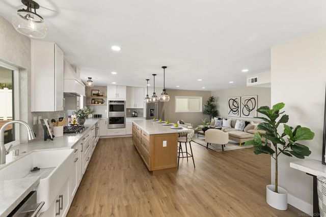 5764 Eldergardens St, San Diego, CA 92120